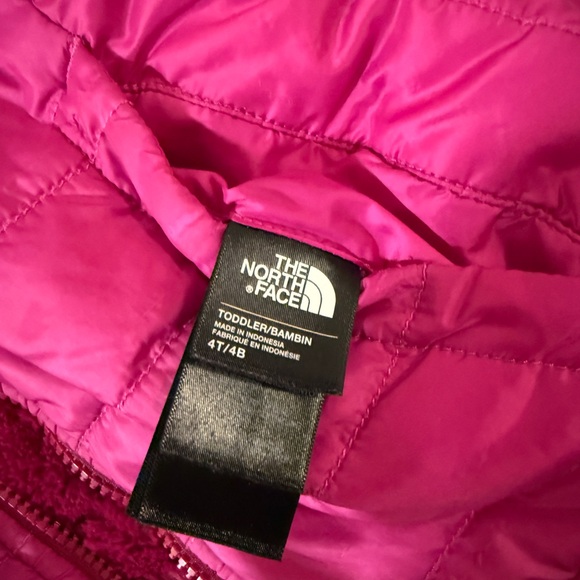 The North Face Fuchsia Jacket reversible with hood & pockets 4T - Picture 5 of 16